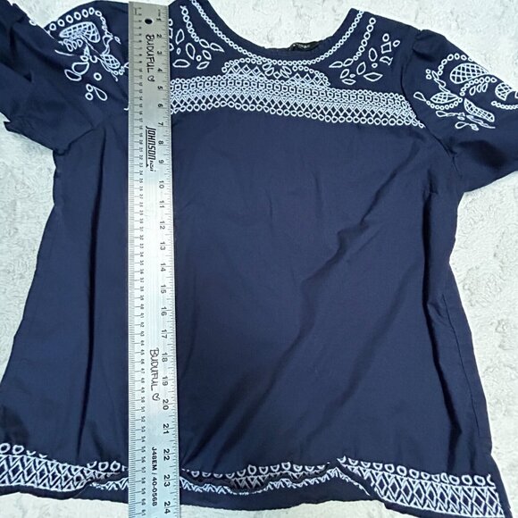 Banana Republic Womens White & Blue Embroidered Top Blouse Large Short Sleeve - Picture 5 of 8